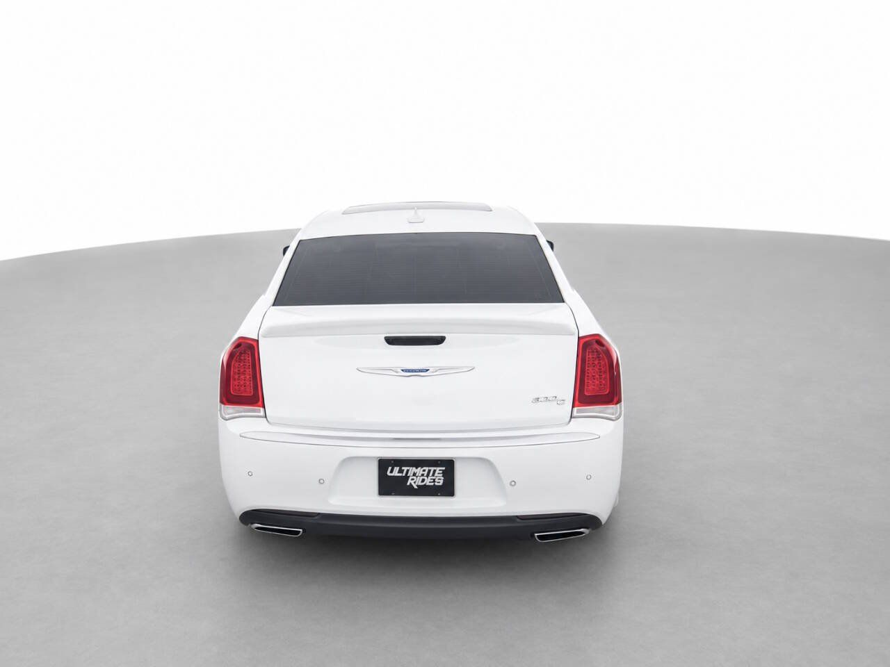 Used 2017 Chrysler 300 C Platinum w/ Safetytec Plus Group RWD image 6