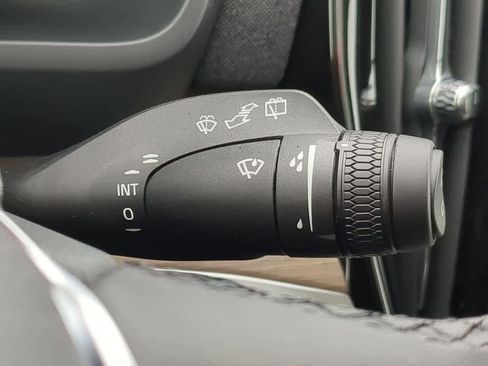 New 2025 Volvo XC90 B5 Plus w/ Protection Package Premier image 26