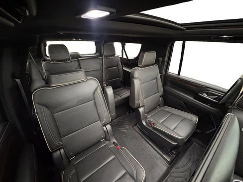 Used 2022 Chevrolet Suburban Premier w/ Premium Package image 17