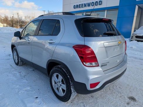 Used 2022 Chevrolet Trax LT w/ LT Convenience Package image 3