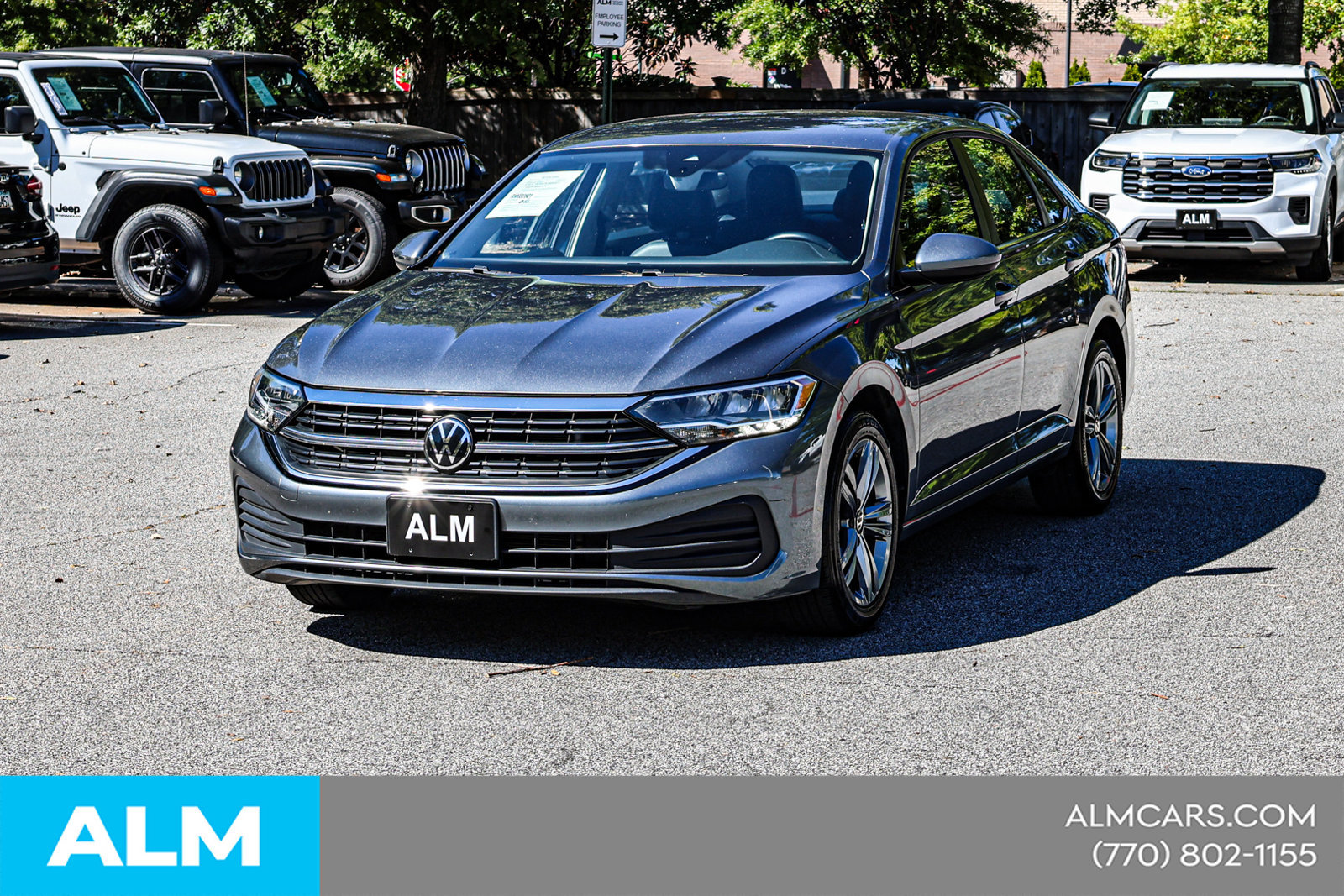 Used 2024 Volkswagen Jetta SE FWD image 3