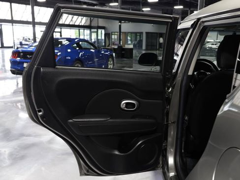Used 2016 Kia Soul + FWD image 16
