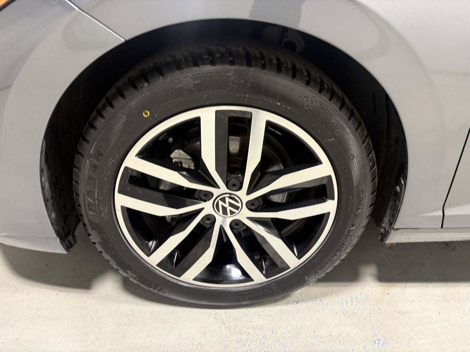 Used 2025 Volkswagen Jetta SE FWD image 12