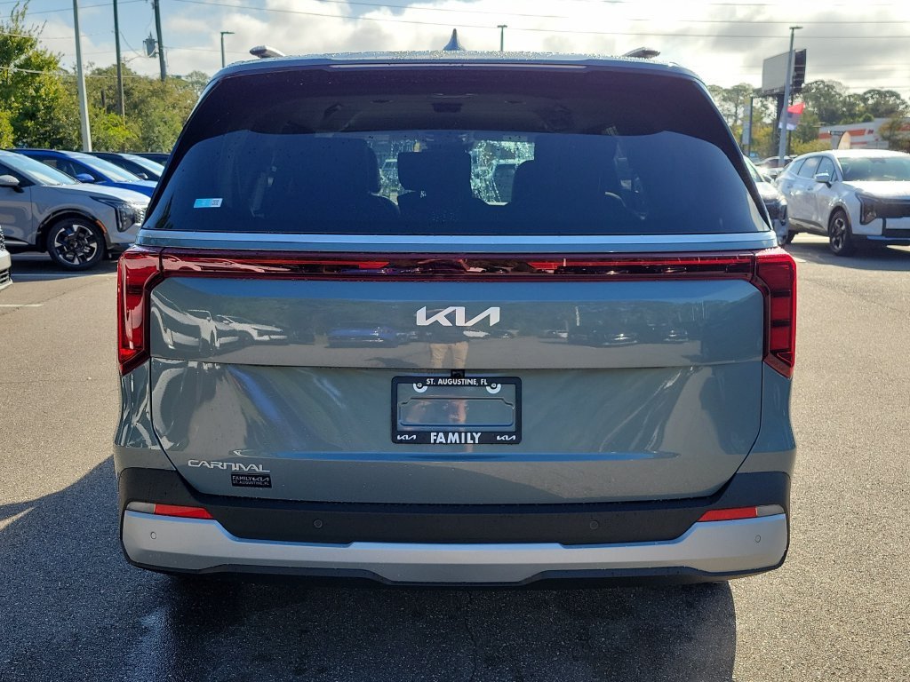 New 2027 Kia Carnival EX FWD image 5