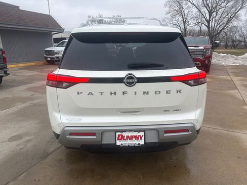 Used 2023 Nissan Pathfinder SL image 4