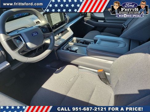 Certified 2025 Ford Expedition Active AWD/4WD image 4