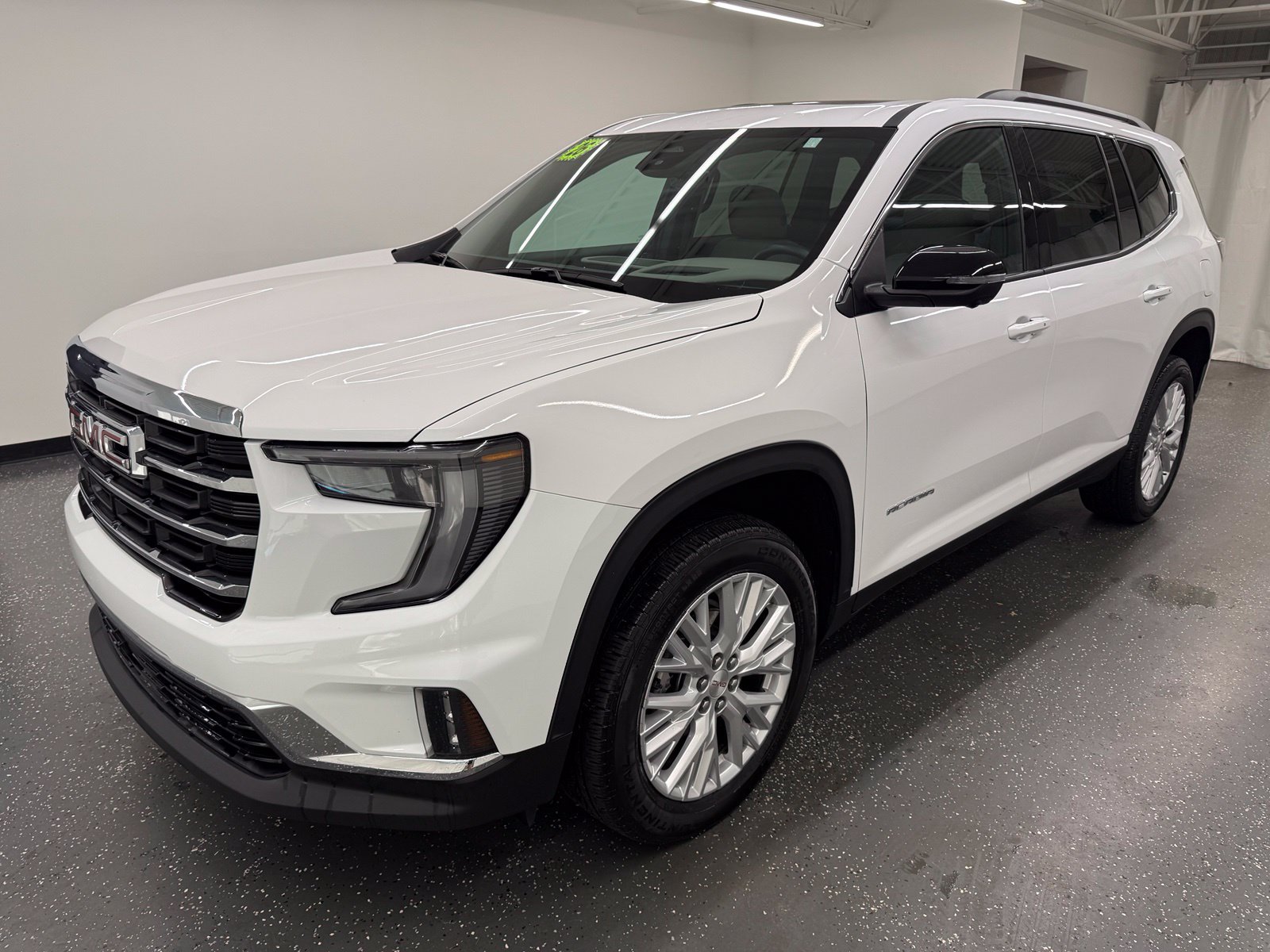 Used 2026 GMC Acadia Elevation w/ Elevation Premium Package FWD image 4