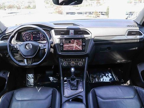 Used 2018 Volkswagen Tiguan SEL Premium FWD image 12