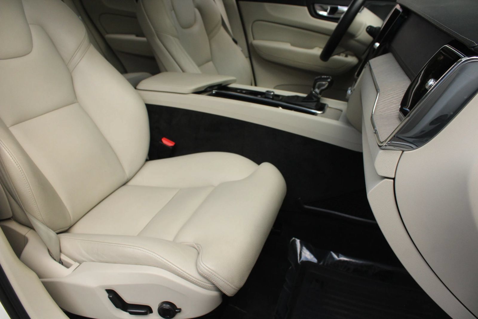 Used 2019 Volvo XC60 T5 Inscription w/ Protection Package Premier AWD/4WD image 30