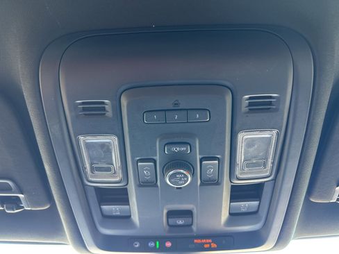 Used 2021 GMC Yukon Denali image 32