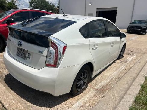 Used 2015 Toyota Prius Four FWD image 4