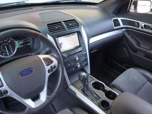 Used 2015 Ford Explorer XLT w/ Equipment Group 202B FWD image 39