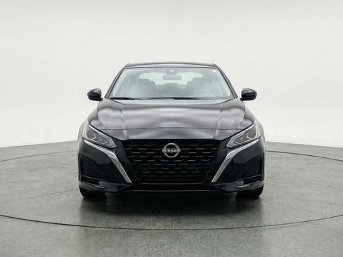 Used 2025 Nissan Altima 2.5 SV image 2