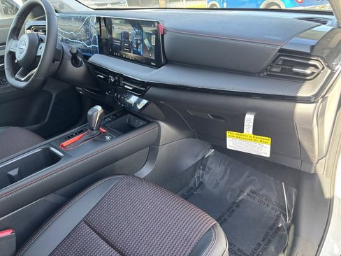 New 2026 Nissan Kicks SR w/ SR Premium Package FWD image 10