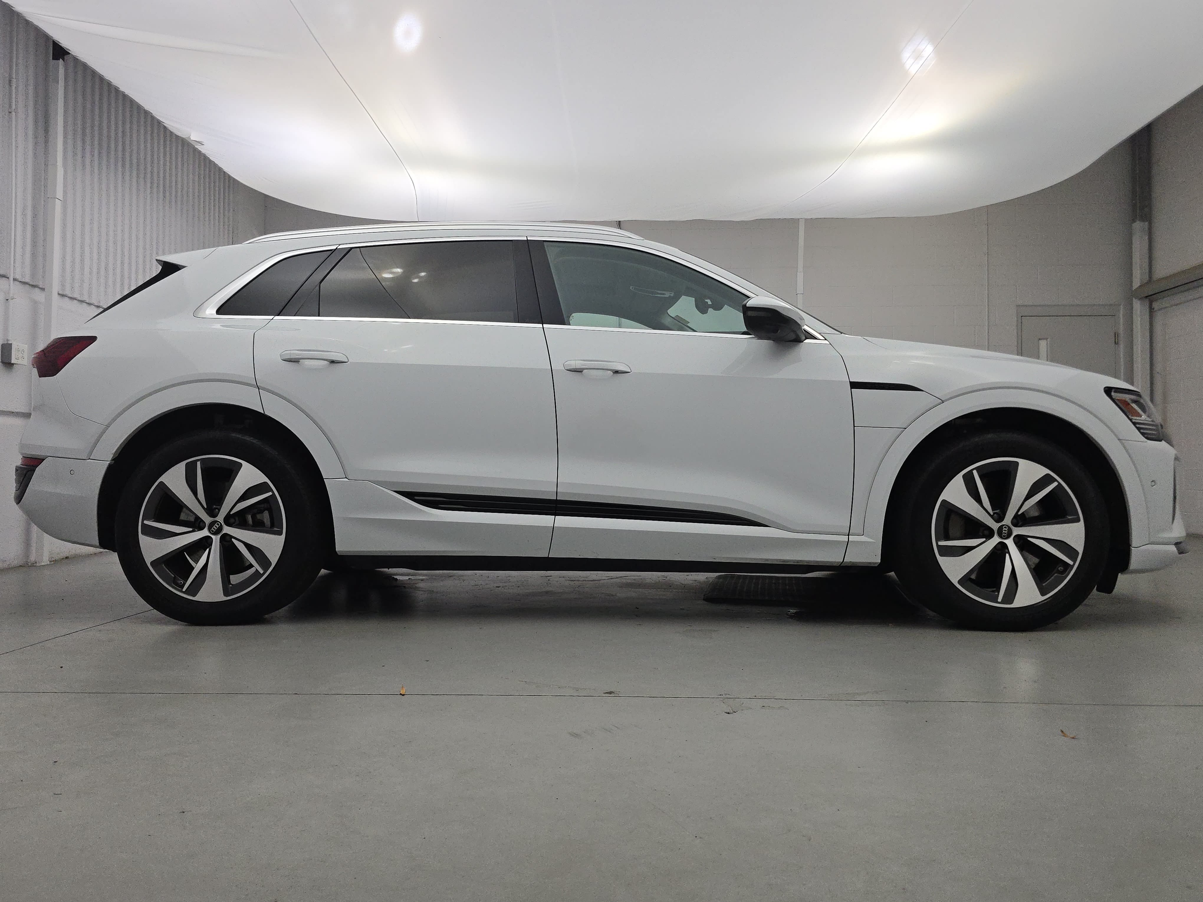 Used 2024 Audi Q8 e-tron Premium Plus AWD/4WD image 8