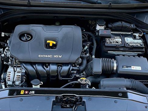 Used 2018 Hyundai Elantra SE FWD image 19