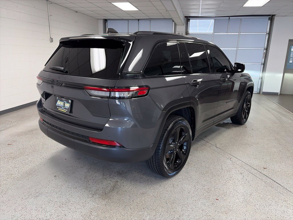 Certified 2024 Jeep Grand Cherokee Altitude AWD/4WD image 6
