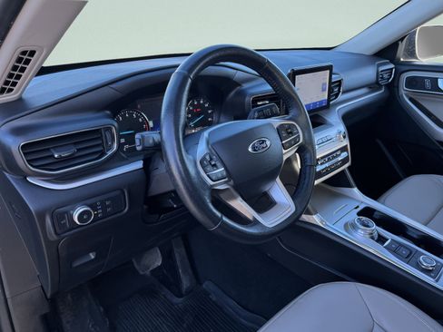 Used 2022 Ford Explorer XLT w/ Equipment Group 202A image 19