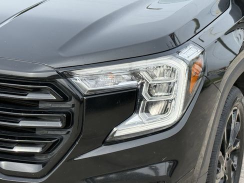 Used 2023 GMC Terrain SLT w/ Elevation Edition image 11