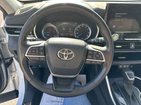 Used 2023 Toyota Highlander Bronze Edition image 18