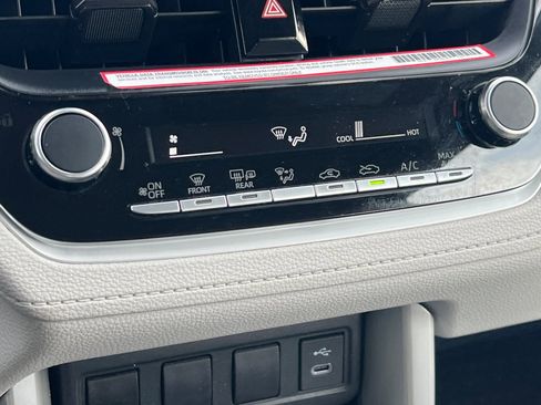 Certified 2024 Toyota Corolla Cross L image 17