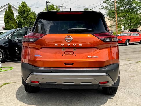 Used 2022 Nissan Rogue SL w/ SL Premium Package image 4