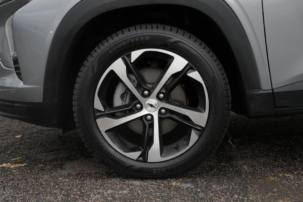 Used 2025 Chevrolet Trax RS w/ Driver Confidence Package FWD image 13