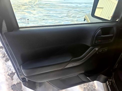 Used 2016 Jeep Wrangler Unlimited Sport image 9