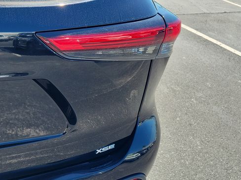 Used 2023 Toyota Highlander XSE image 11