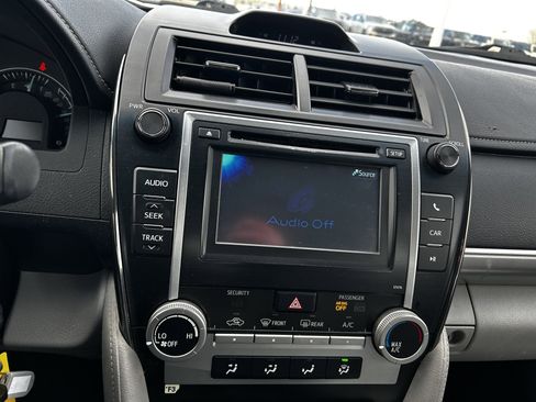 Used 2014 Toyota Camry L image 15