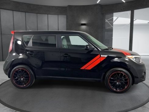 Used 2017 Kia Soul FWD image 4