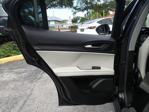 Used 2019 Alfa Romeo Stelvio RWD image 21