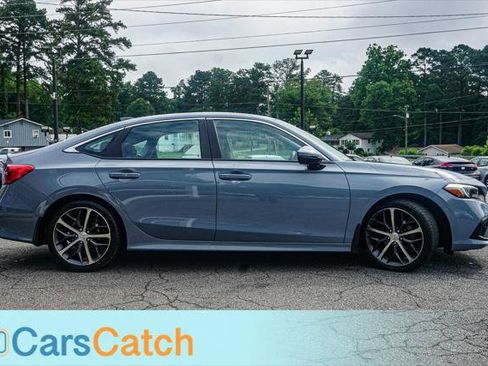Used 2022 Honda Civic Touring image 2