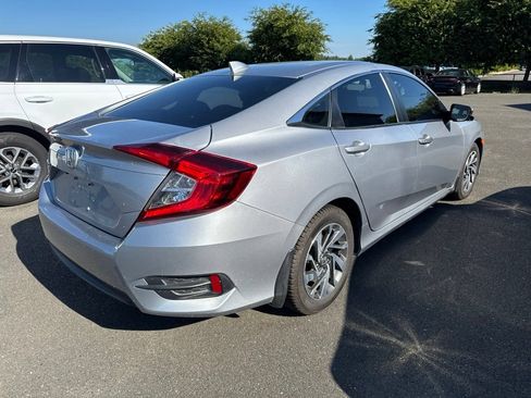 Used 2018 Honda Civic EX image 4