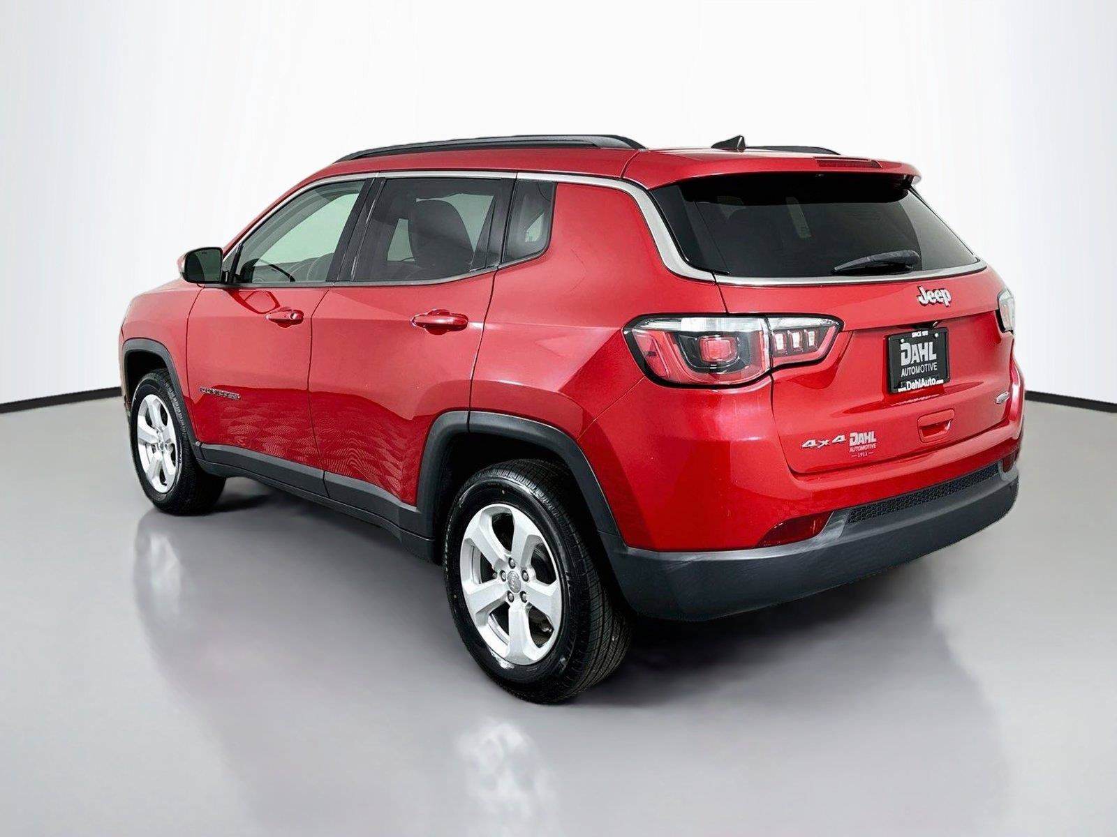 Used 2019 Jeep Compass Latitude w/ Cold Weather Group AWD/4WD image 10