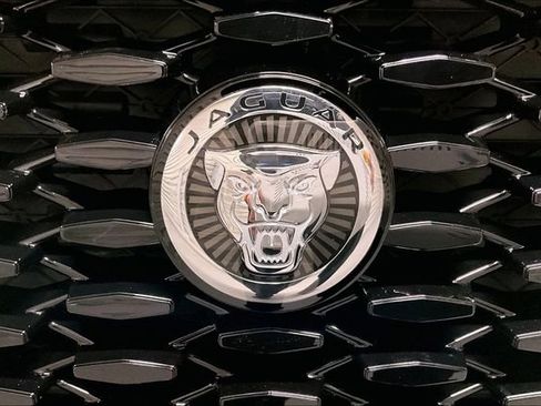 Certified 2025 Jaguar F-PACE R-Dynamic S image 7