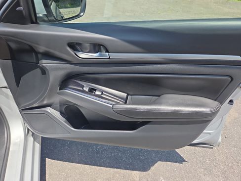 Used 2023 Nissan Altima 2.5 SV image 17