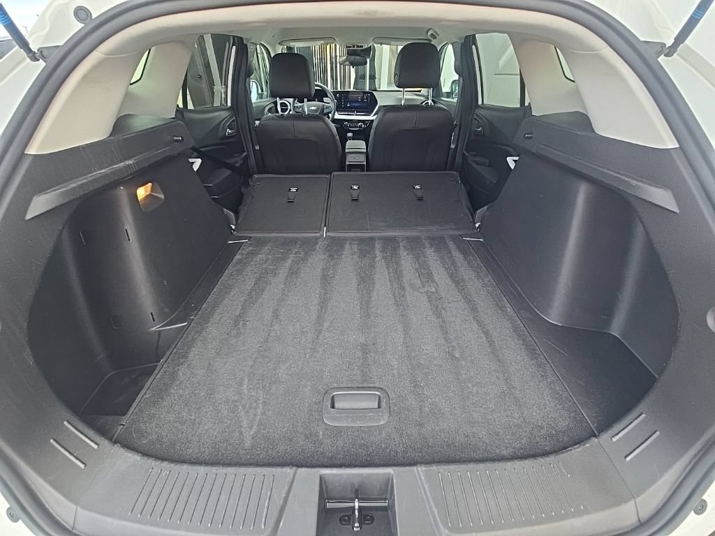 Certified 2025 Chevrolet Trax LT FWD image 36