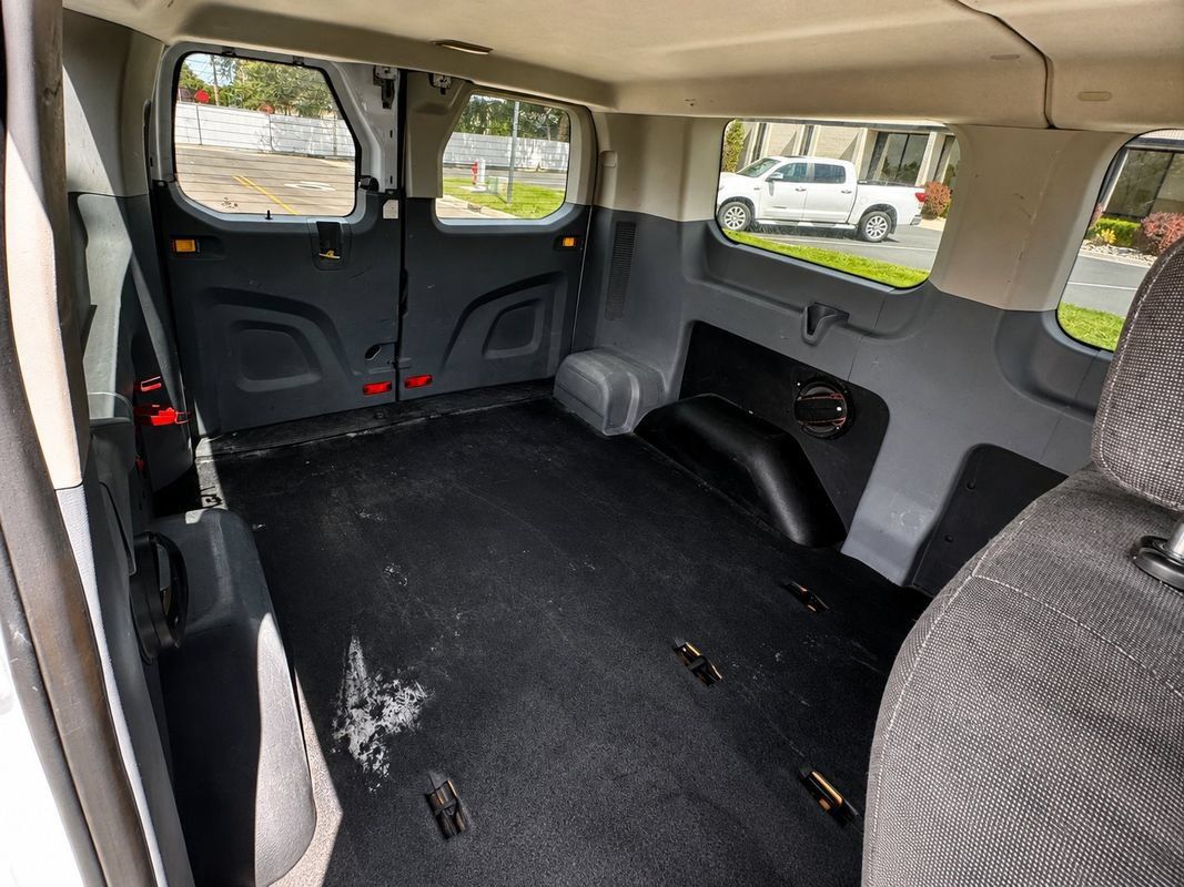 Used 2015 Ford Transit 150 XL RWD image 23