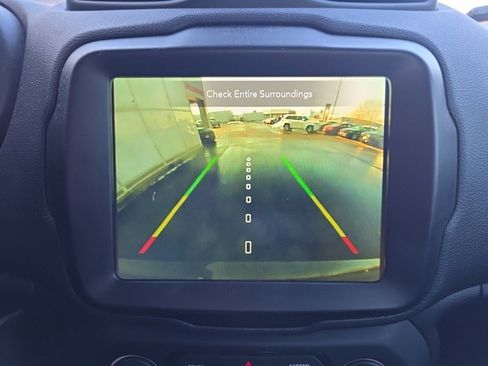 Used 2022 Jeep Renegade Latitude image 22