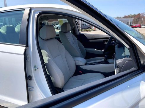 Used 2023 Honda Accord LX image 11