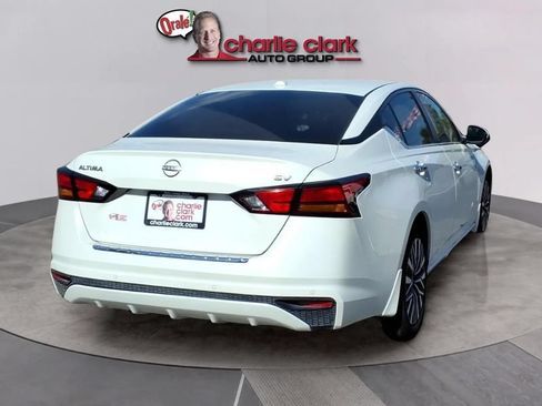 Used 2023 Nissan Altima 2.5 SV FWD image 5