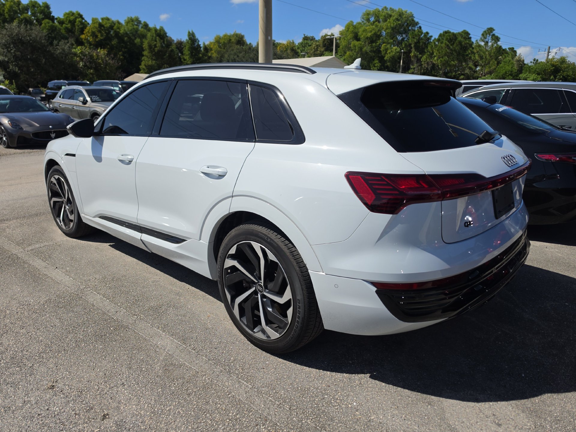 Used 2024 Audi Q8 e-tron Premium Plus AWD/4WD image 4