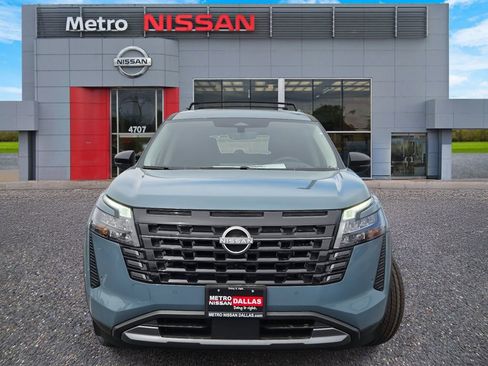 New 2026 Nissan Pathfinder Platinum image 2