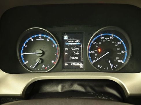 Used 2018 Toyota RAV4 LE image 38