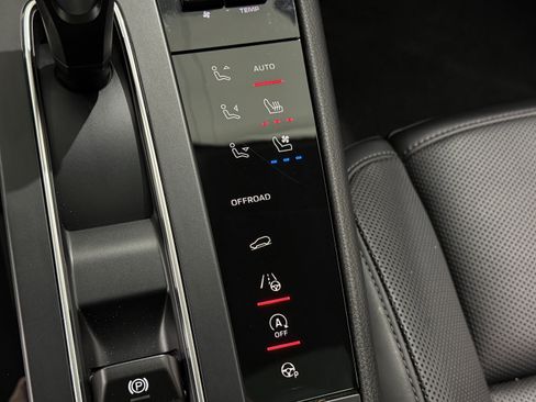 Certified 2025 Porsche Macan image 39