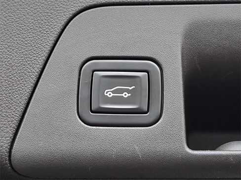 Used 2021 Buick Envision Essence w/ Technology Package I image 30