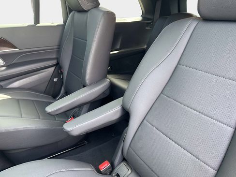 Used 2025 Mercedes-Benz GLS 450 4MATIC image 14