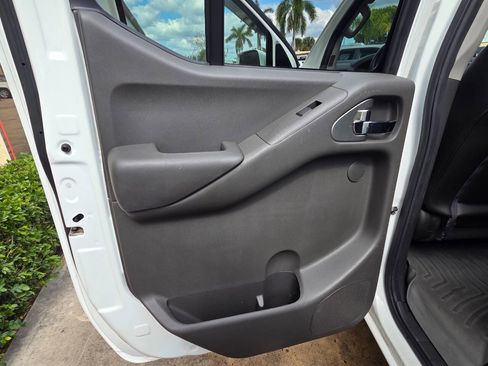 Used 2015 Nissan Frontier PRO-4X w/ Pro-4x Luxury Package image 15