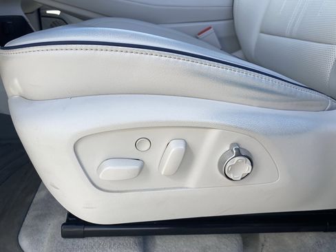 Used 2025 Buick Enclave Avenir FWD image 22